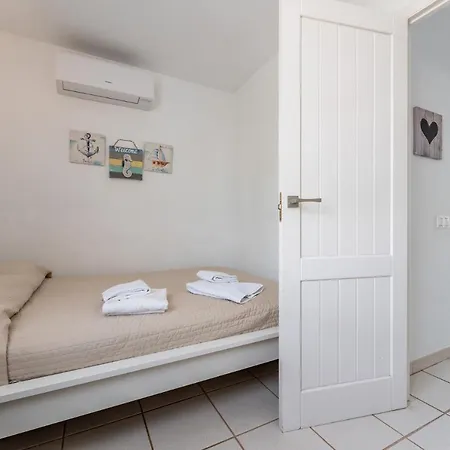 Apartment Dona Lola Micaela: Beachfront Duplex With Sea Views